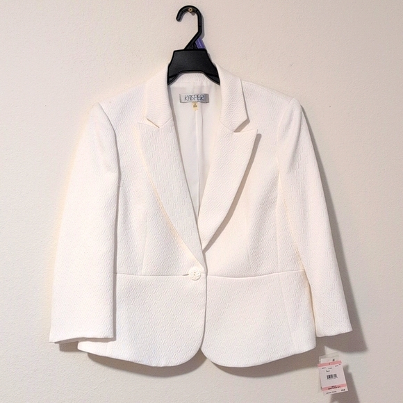 Kasper Jackets & Blazers - Women's Kasper Size 10 white Blazer NWT.